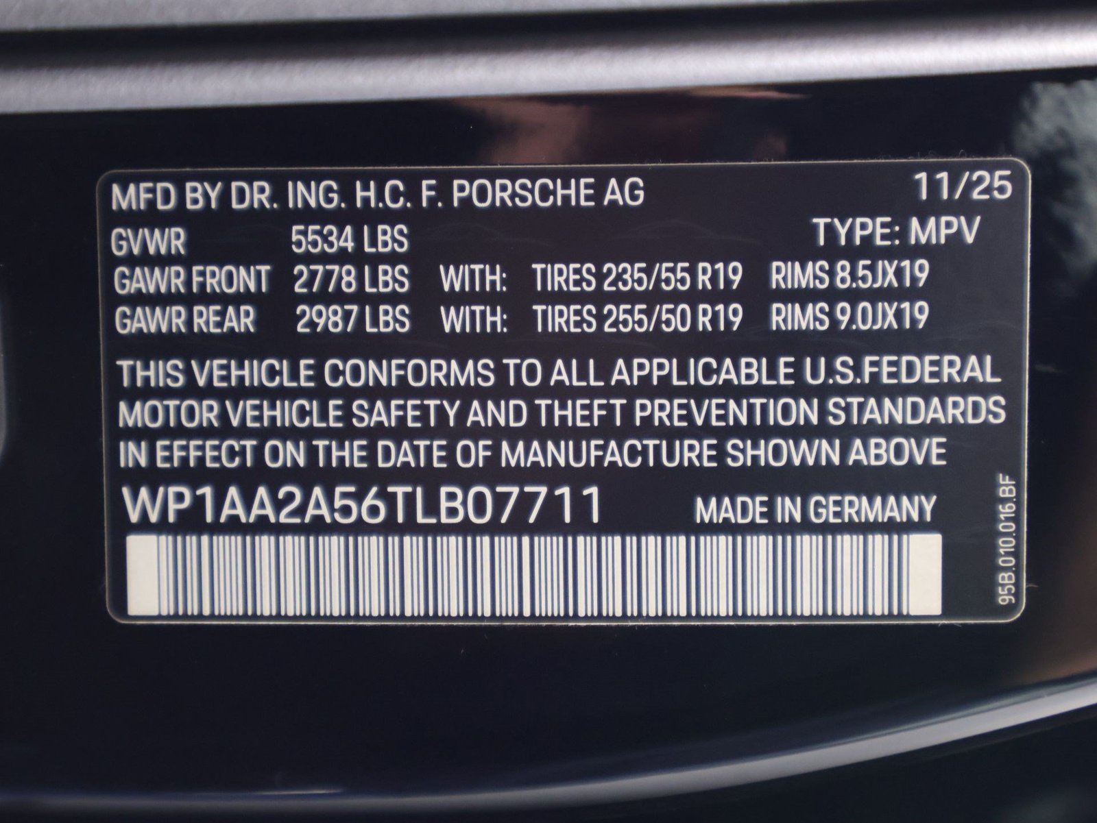 Certified 2026 Porsche Macan AWD/4WD image 19