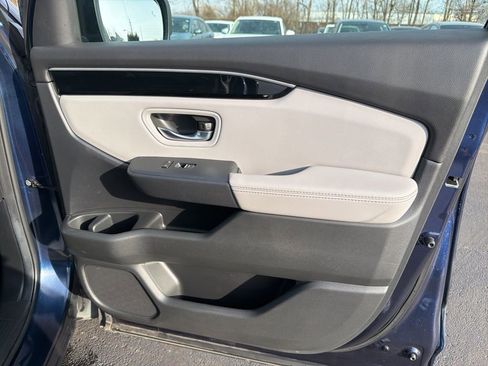 Certified 2025 Honda Pilot Touring image 28
