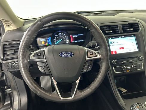 Used 2018 Ford Fusion SE w/ Equipment Group 601A image 15