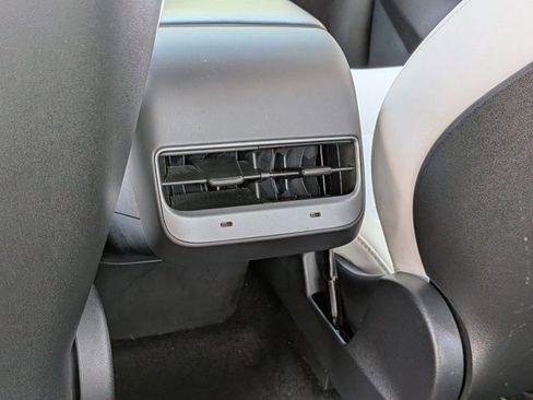 Used 2021 Tesla Model Y Performance image 18