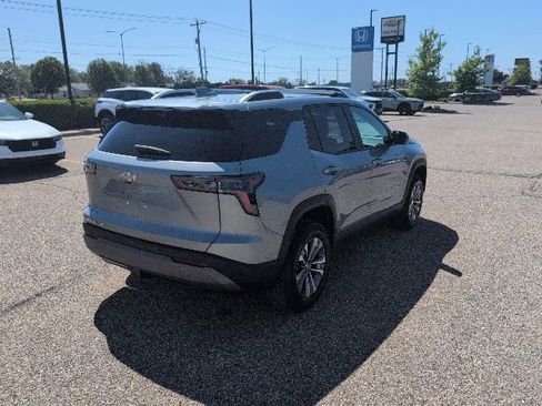 Used 2025 Chevrolet Equinox LT w/ Convenience Package II AWD/4WD image 19