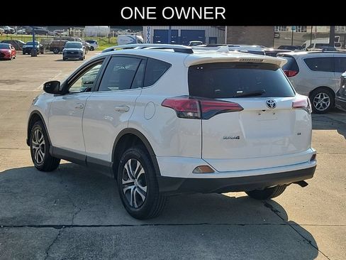 Used 2016 Toyota RAV4 LE FWD image 3