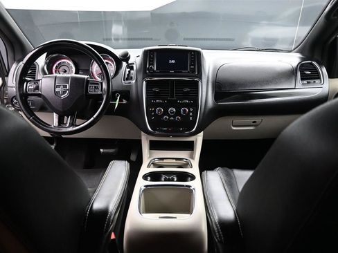 Used 2019 Dodge Grand Caravan SXT FWD image 7
