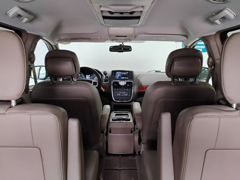 Used 2016 Chrysler Town & Country Touring image 40