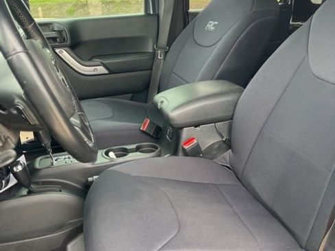 Used 2017 Jeep Wrangler Unlimited Sahara w/ Max Tow Package AWD/4WD image 9