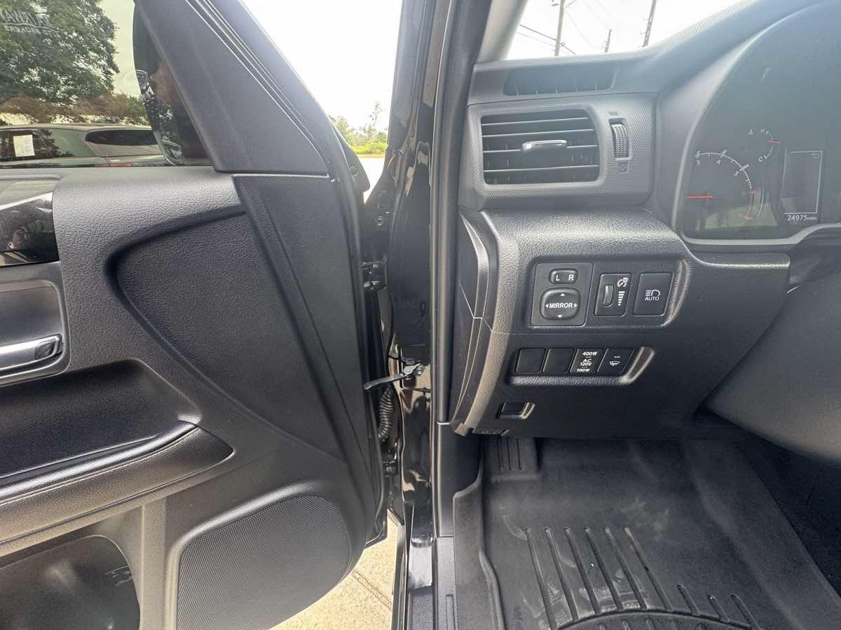 Used 2023 Toyota 4Runner 40th Anniversary SE AWD/4WD image 13