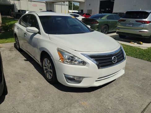 Used 2013 Nissan Altima 2.5 S FWD image 1
