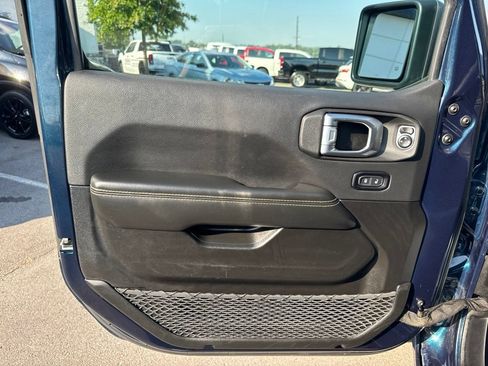 Used 2025 Jeep Wrangler Unlimited Sahara AWD/4WD image 9