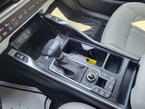 Certified 2025 Kia Sorento S AWD/4WD image 16