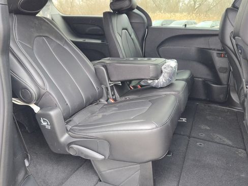 New 2026 Chrysler Pacifica Select FWD image 10