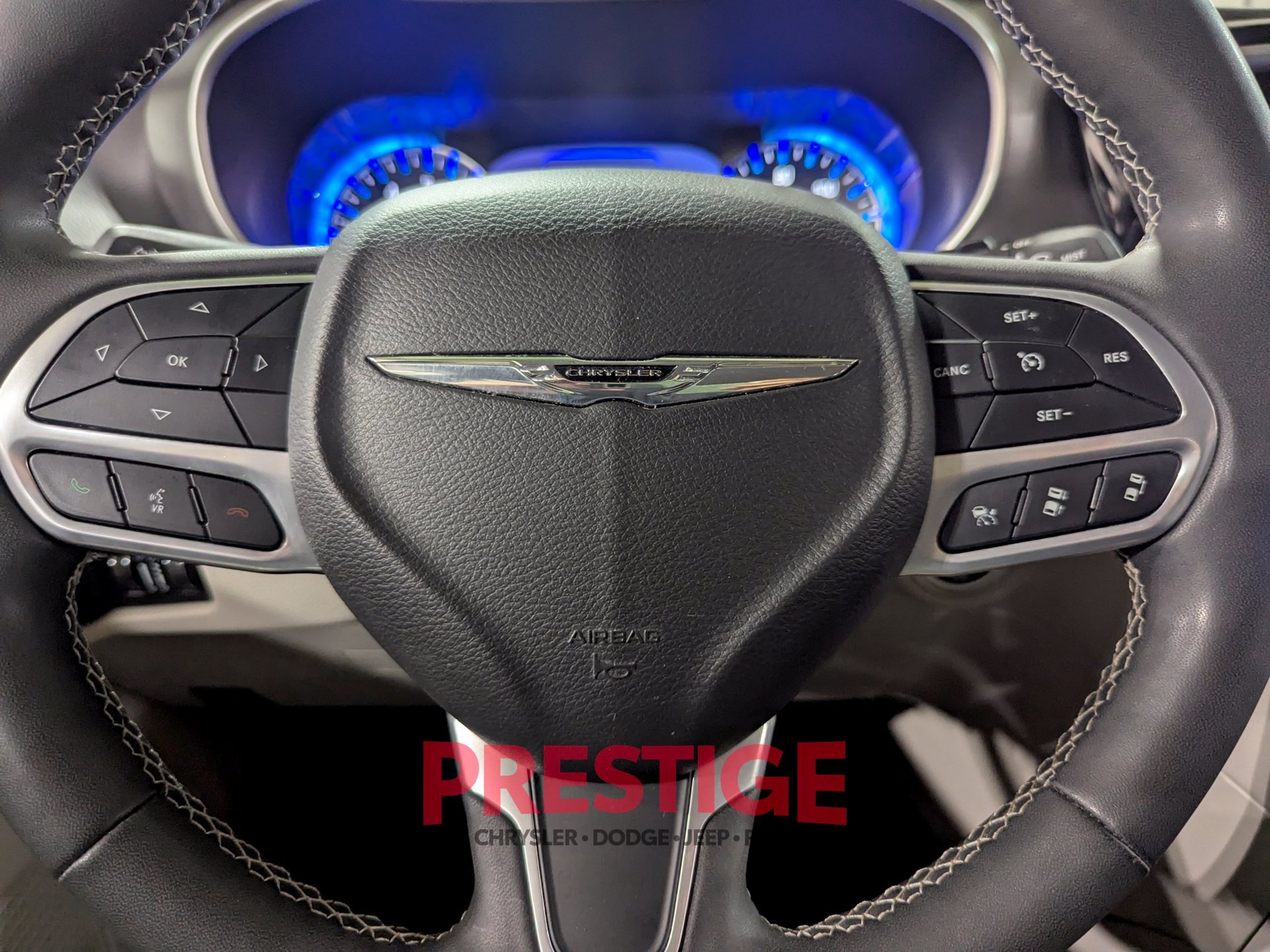 Used 2024 Chrysler Pacifica Touring-L FWD image 16