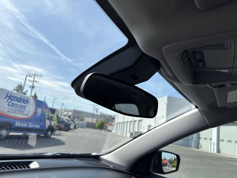 Used 2021 Chevrolet Equinox LT image 25