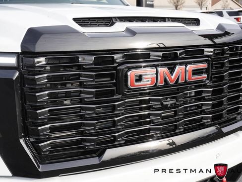 Used 2025 GMC Sierra 2500 AT4 w/ Technology Package image 18