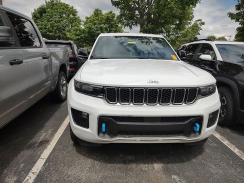 Certified 2023 Jeep Grand Cherokee Overland AWD/4WD image 2