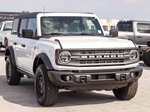New 2026 Ford Bronco Big Bend w/ Black Diamond Package AWD/4WD image 3
