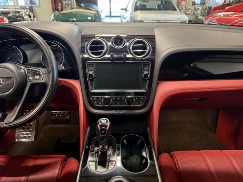 Used 2018 Bentley Bentayga image 98