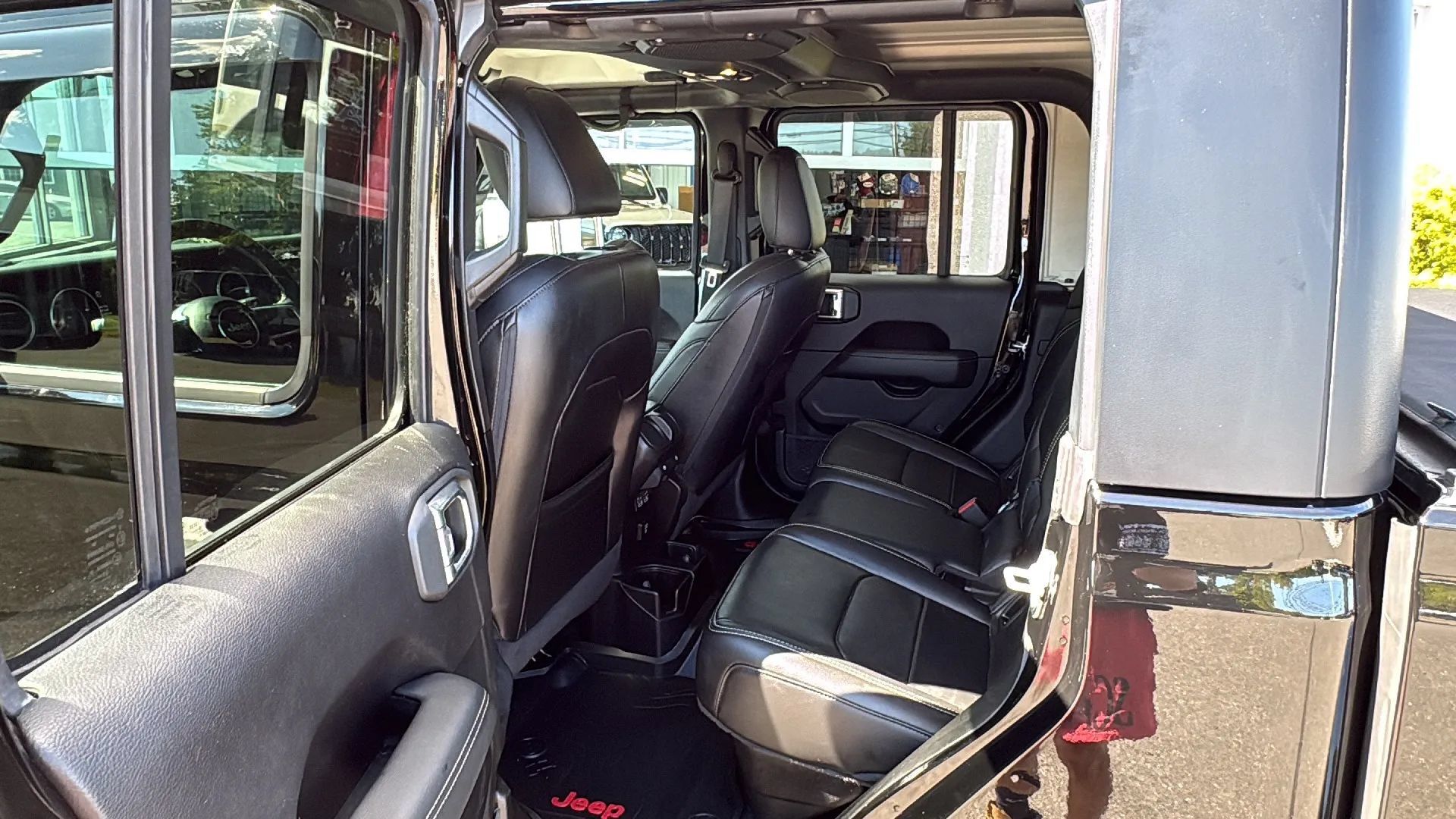 Used 2020 Jeep Gladiator Overland AWD/4WD image 24