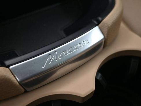 Certified 2023 Porsche Macan S AWD/4WD image 18