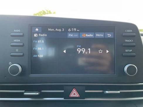 Used 2025 Hyundai Elantra SE FWD image 18