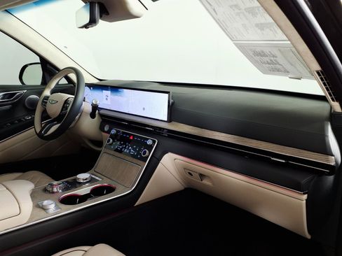 Certified 2025 Genesis GV80 3.5T Prestige AWD/4WD image 9