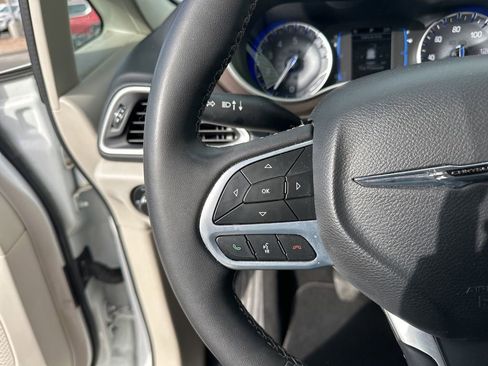 Used 2023 Chrysler Voyager LX image 18