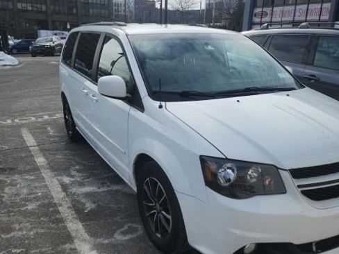 Used 2016 Dodge Grand Caravan R/T image 1
