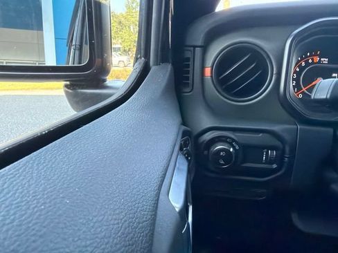 Used 2025 Jeep Gladiator Mojave AWD/4WD image 12