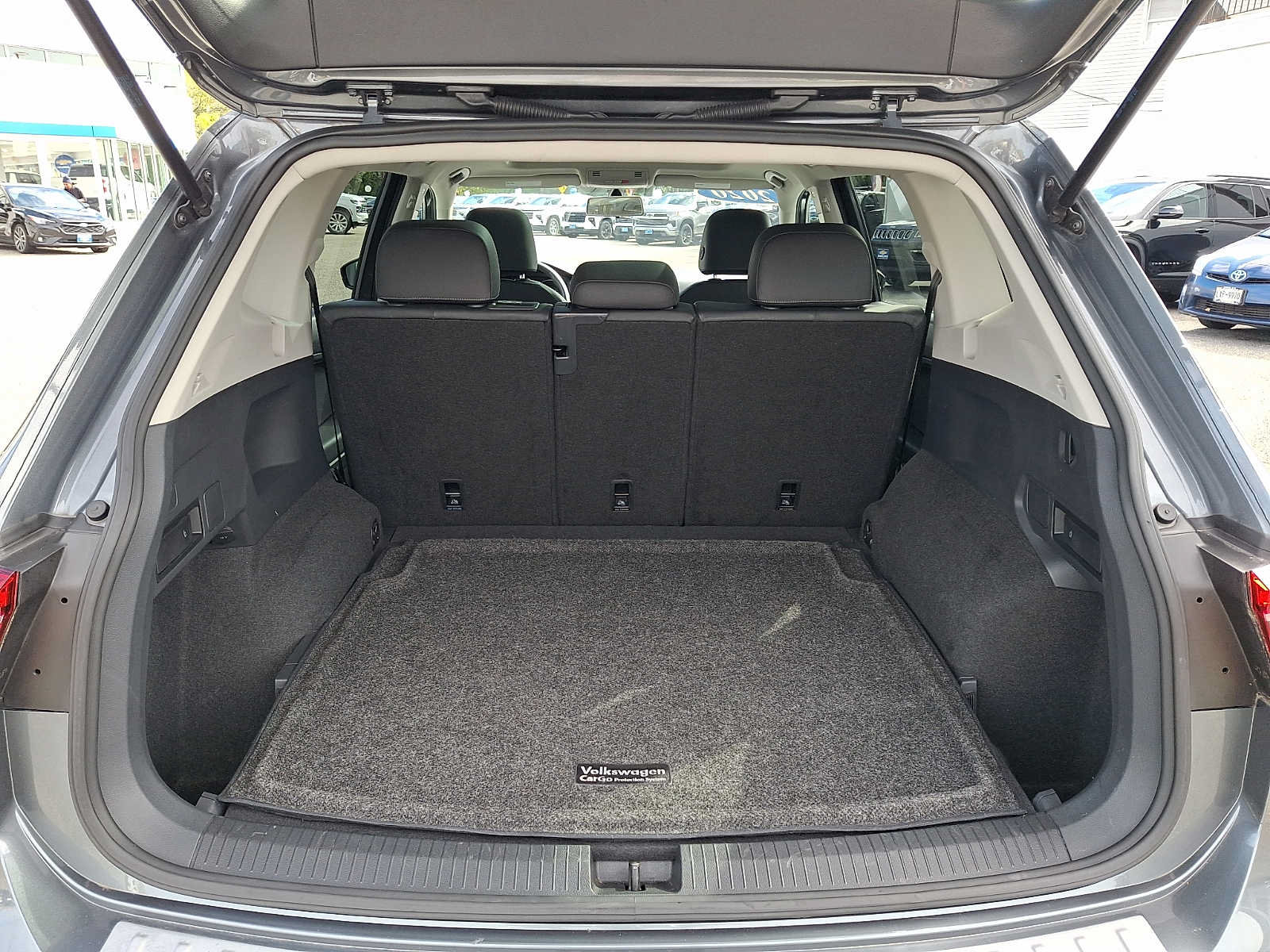 Used 2020 Volkswagen Tiguan SE w/ Panoramic Sunroof Package AWD/4WD image 29