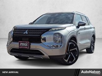 Used 2023 Mitsubishi Outlander SE video 1
