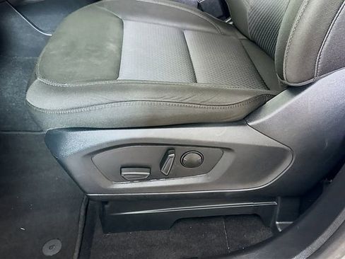 Used 2024 Ford Explorer XLT AWD/4WD image 23