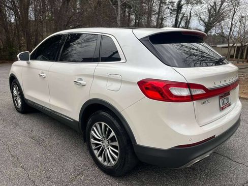 Used 2016 Lincoln MKX Select w/ Climate Package image 2