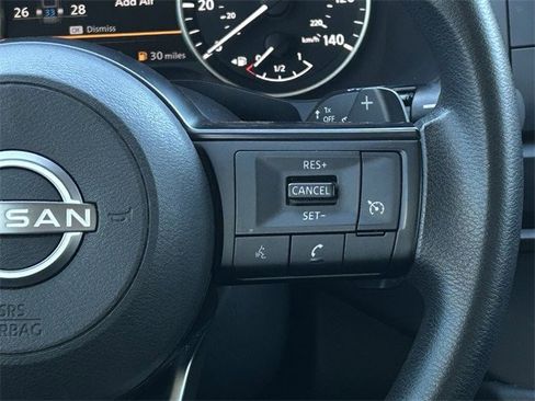 Used 2024 Nissan Pathfinder S image 15