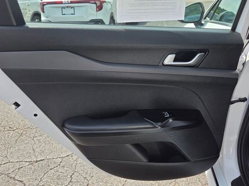 Used 2021 Kia K5 LXS FWD image 17