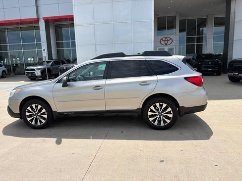 Used 2017 Subaru Outback 2.5i Limited AWD/4WD image 8