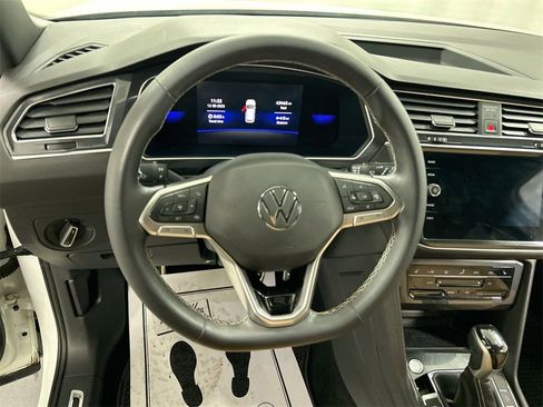 Used 2023 Volkswagen Tiguan SE R-Line image 4