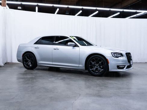 Used 2021 Chrysler 300 Touring L RWD image 1