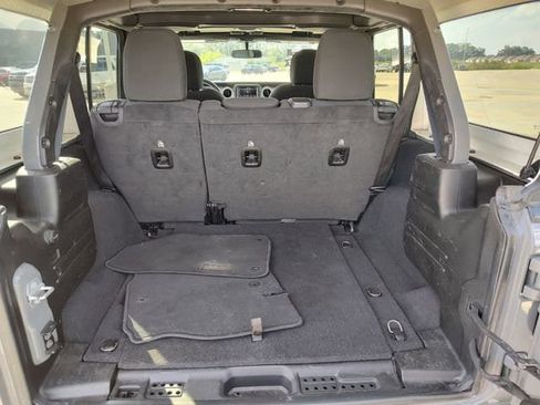 Used 2021 Jeep Wrangler Unlimited Sahara image 6