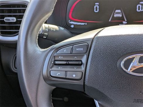 Used 2024 Hyundai Venue SEL image 17