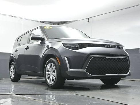 Used 2025 Kia Soul LX FWD image 32