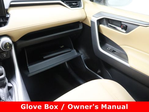 Used 2021 Toyota RAV4 XLE image 23