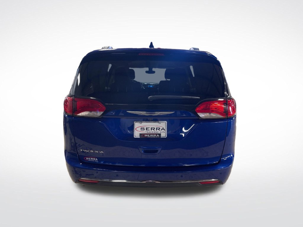 Used 2020 Chrysler Pacifica Touring w/ Cold Weather Group FWD image 5