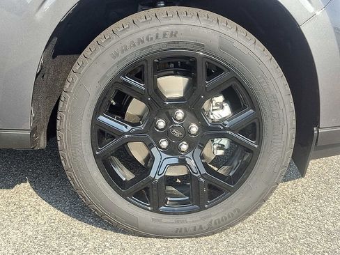 New 2025 Ford Maverick Lariat w/ Black Appearance Package image 7