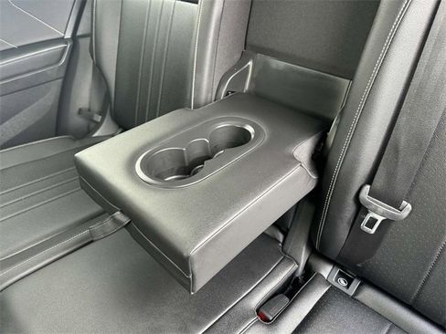 Certified 2022 Volkswagen Tiguan SE image 21