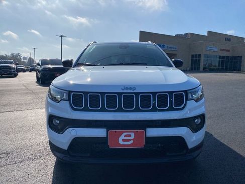 New 2026 Jeep Compass Latitude image 2