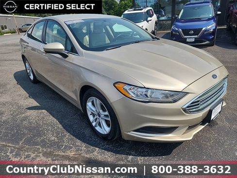 Used 2018 Ford Fusion SE FWD image 2
