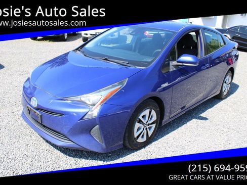 Used 2017 Toyota Prius Two FWD image 1