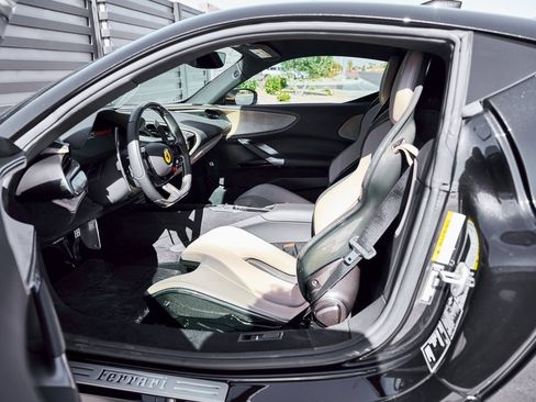 Used 2023 Ferrari SF90 Stradale image 38