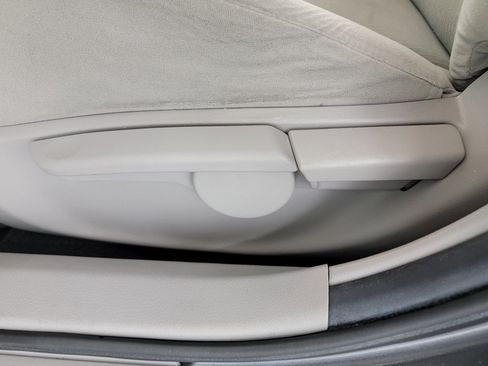 Used 2013 Toyota Corolla LE w/ Premium Pkg FWD image 15