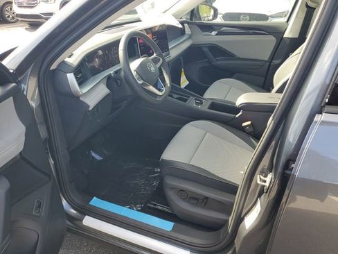 New 2026 Volkswagen Tiguan SE FWD image 17