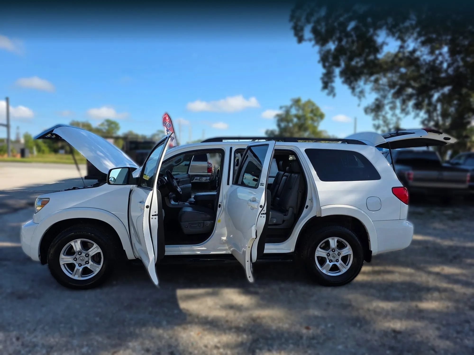 Used 2015 Toyota Sequoia SR5 w/ Premium Package RWD image 9
